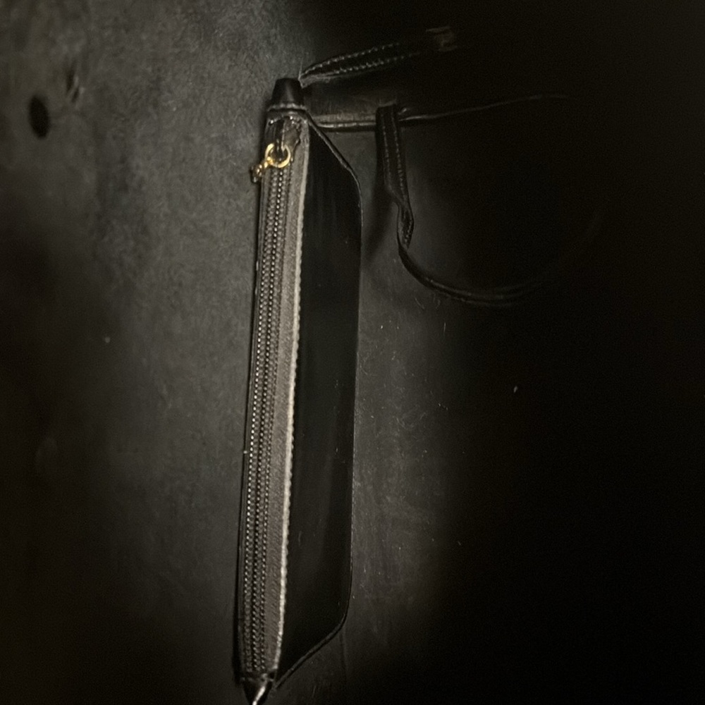 GUCCI black patent tote shoulder bag w/ matching attached pouch; gold hardware. - Picture 5 of 16